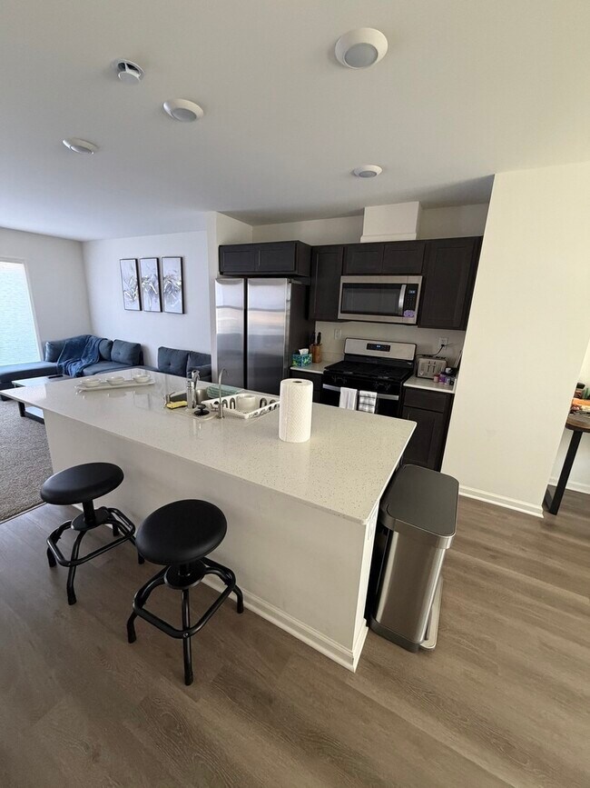 Foto del edificio - 1555 Sequoia Wy