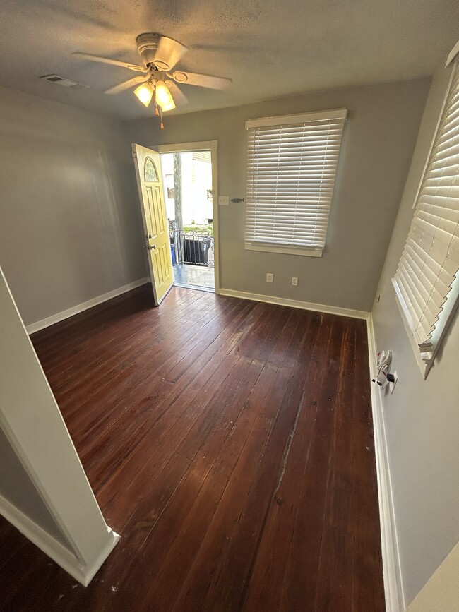 Foto del edificio - 736 Harmony St