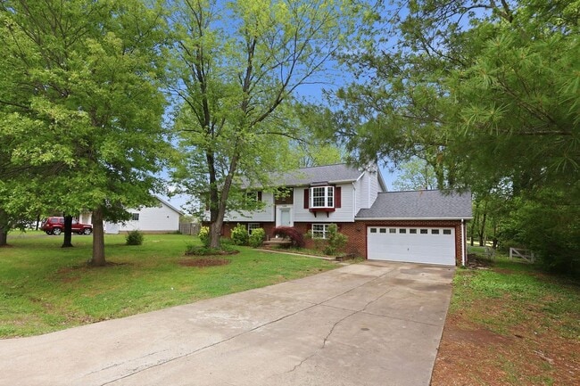 Building Photo - 11259 Edgewood Dr