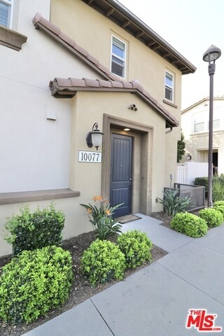 Building Photo - 10077 Solana Dr