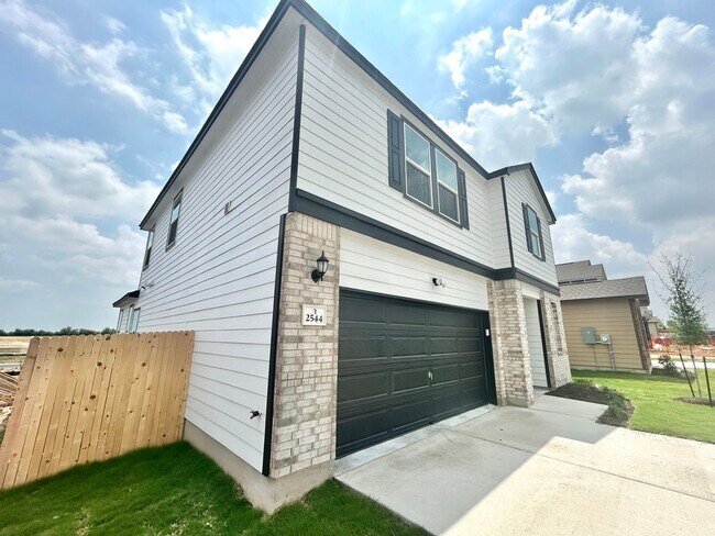 Foto del edificio - Spacious & Updated 4/BR 3/5/BA Home with M...
