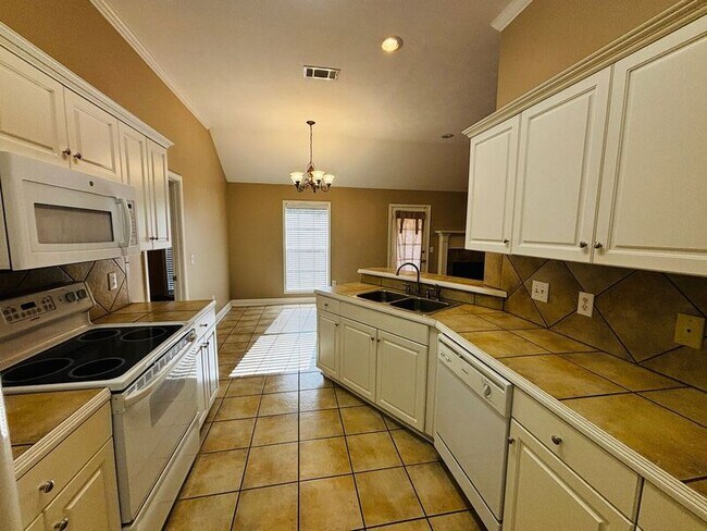 Foto del edificio - 309 Edge Water Branch Dr