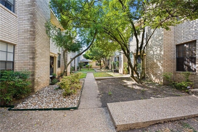 Building Photo - 8400 Jamestown Dr