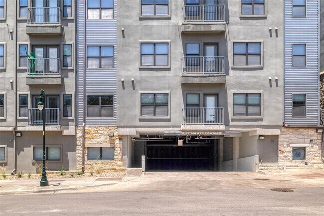 Foto del edificio - 2502 Leon St