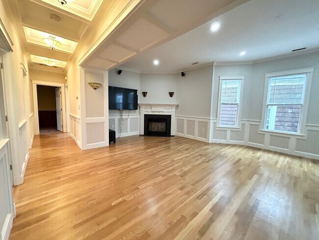 Building Photo - 12 Buttonwood St