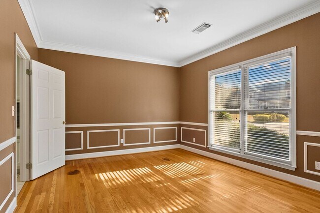 Foto del edificio - Beautiful 4 Bedroom 3.5 Bath Brick Home Av...