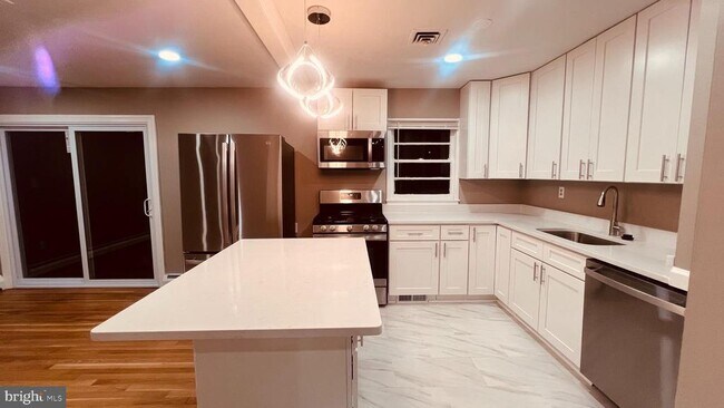 Foto del edificio - 14303 Chesterfield Dr