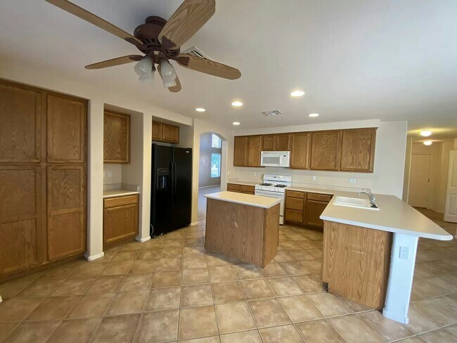Building Photo - 6034 S Halsted Ct