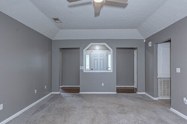Foto del edificio - Move-In Ready 3/2 in Columbus | Appliances + W/D + Lawn Care + Pest Control Included | $1,600/mo