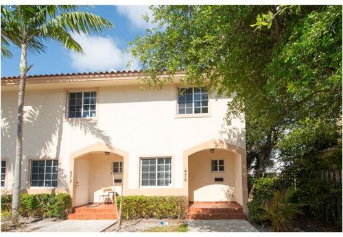 Foto del edificio - 964 N 18th Ct