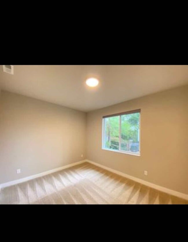 Foto del edificio - 1613 N 167th St