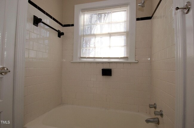 Building Photo - 3206