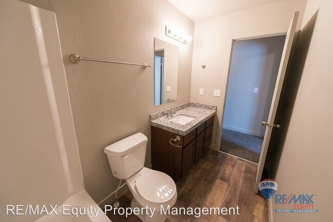 Building Photo - 3 br, 2.5 bath House - 14429 S Ferndale Way