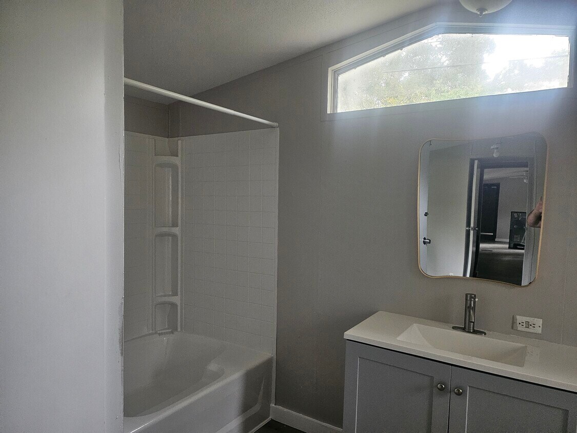 Foto principal - 8405 Vining St