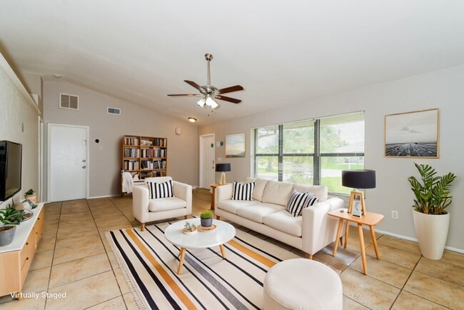 Foto del edificio - 244 SW 22nd Pl