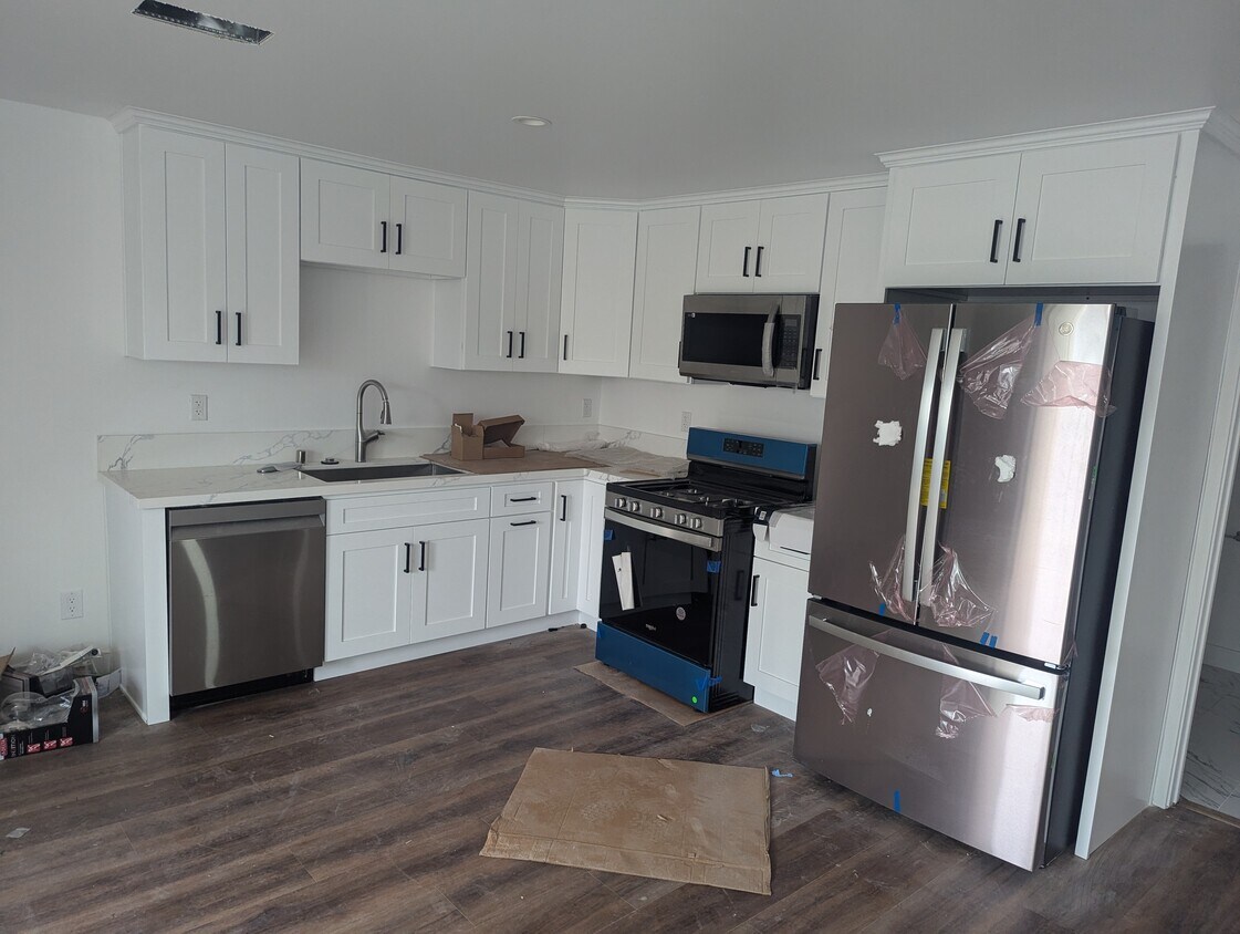 Primary Photo - 1306 W Hemlock St