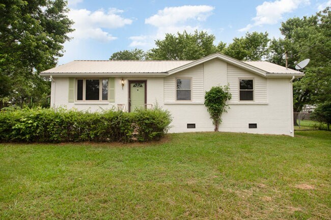 Building Photo - 7105 Hall Ln