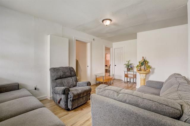 Foto del edificio - 1050 E Pulaski St