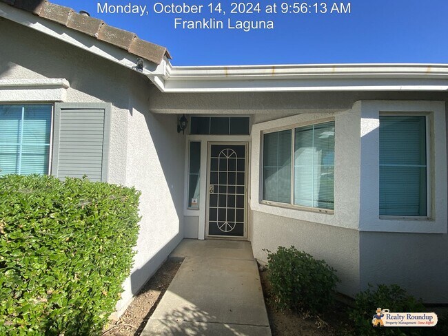 Building Photo - Gated Community, 3 Bedrooms, 2 Bathrooms.