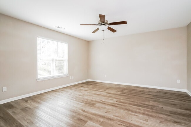 Building Photo - 223 Caddel St