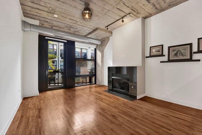 Foto del edificio - 1151 W 14th Pl