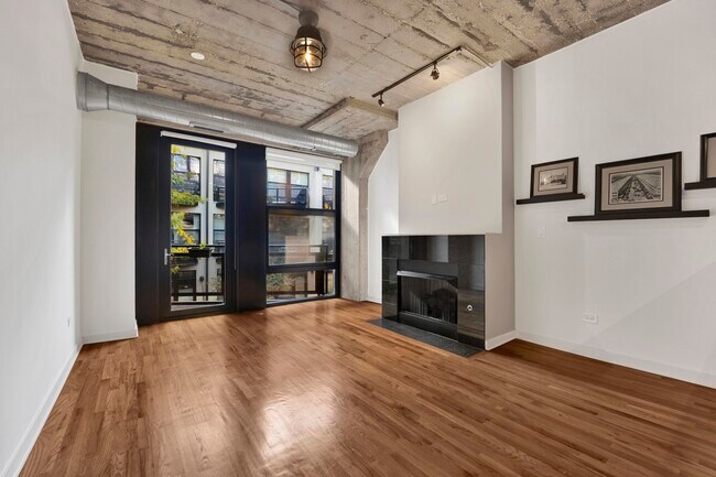 Building Photo - 1151 W 14th Pl