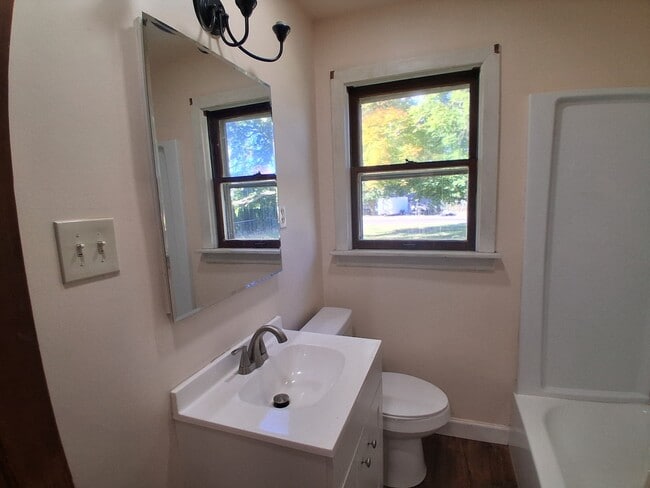 Foto del edificio - 108 N Webster St