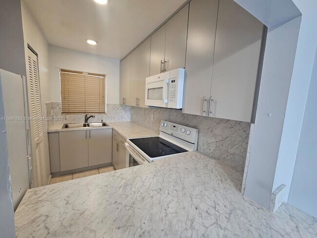 Foto del edificio - 10851 SW 2nd St