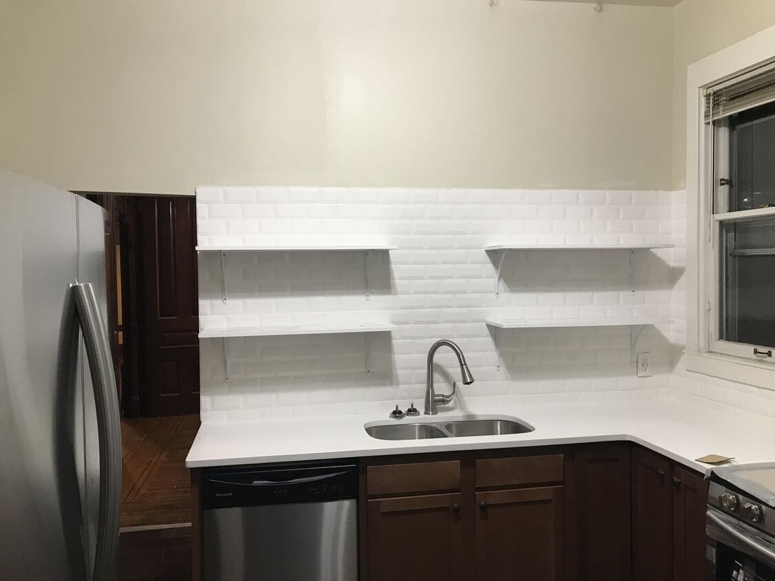 Primary Photo - Precious 5 Bedroom 2 Bathroom Home in Sout...