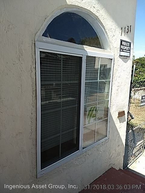 Building Photo - 2 br, 1 bath Apartment - 1129 W 109th Pl.
