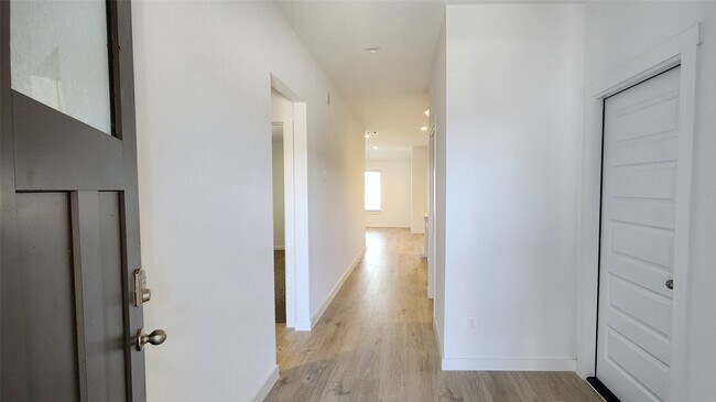 Building Photo - 4031 Pierce Pl Ln