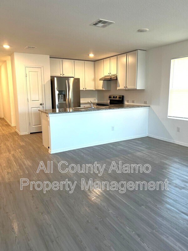 Foto del edificio - 5743 Peak Pt