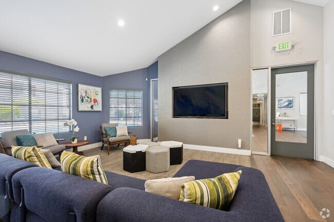Lobby - Creek at 2645