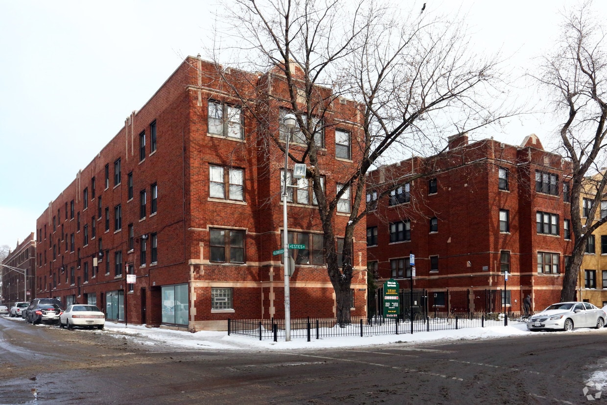 Primary Photo - 1364 W Estes Ave