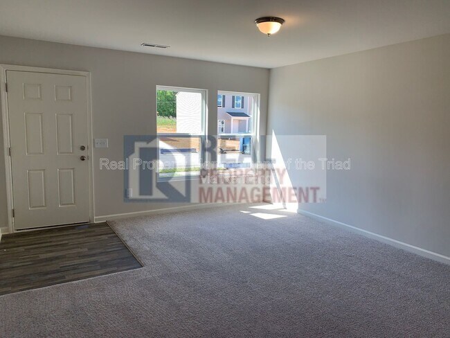 Foto del edificio - 4100 Devonwood Ct