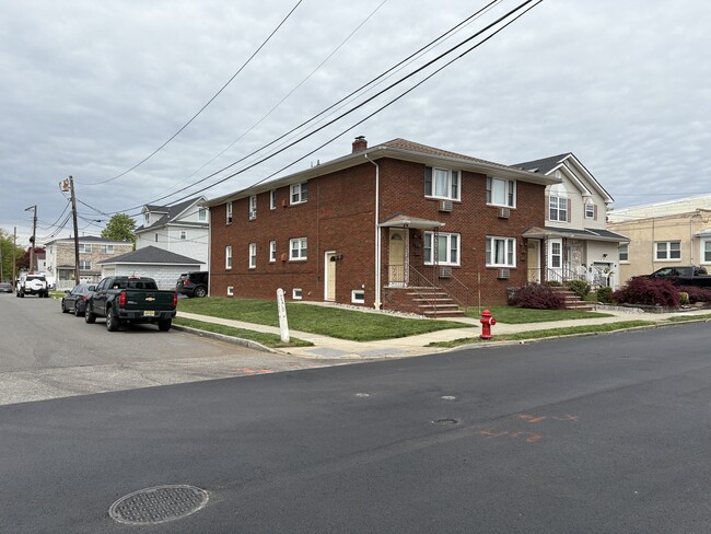Building Photo - 77 Heald St