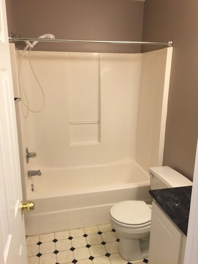 Hall Bath - 11650 Signet Lane