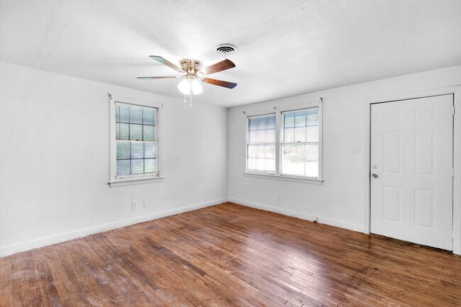 Foto del edificio - 1712 Perch Dr