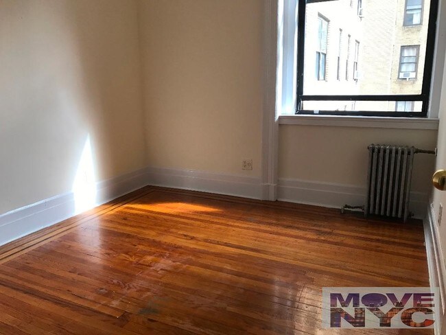 Foto del edificio - 210 W 16th St