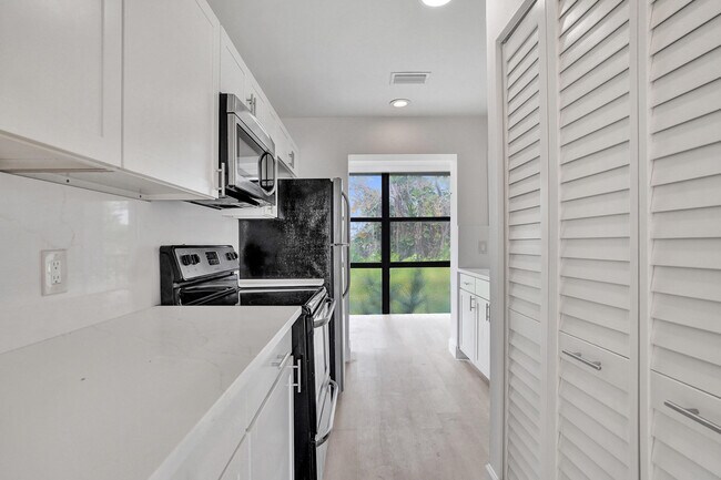 Foto del edificio - 1040 Homewood Blvd