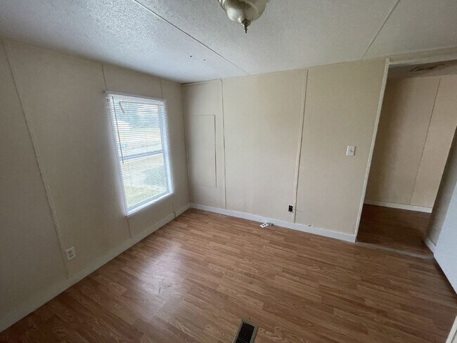 Foto del edificio - Handyman Special Mobile Home – Affordable Ownership Opportunity