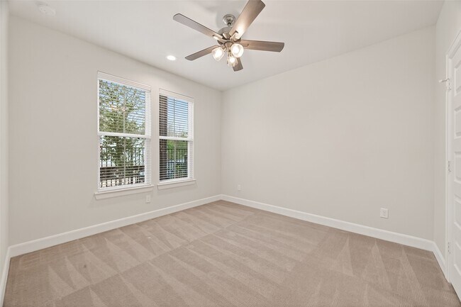 Building Photo - 2712 Grand Fountains Dr