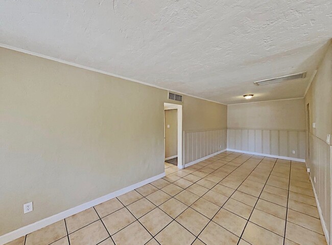 Building Photo - 2743 N Greenfield Rd