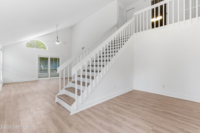 Foto del edificio - 325 Sunrise Cir