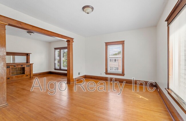 Foto del edificio - 3200 Bloomington Ave