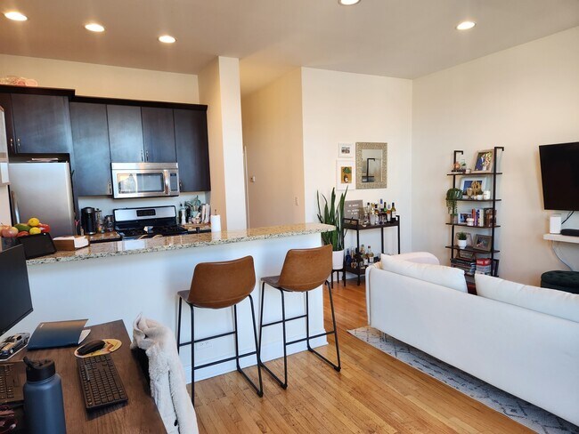 Foto del edificio - 918 W Belmont Ave