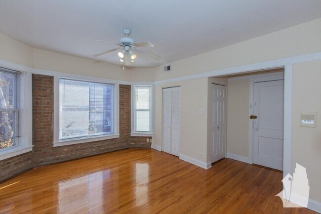 Building Photo - 2 bedroom in Chicago IL 60657