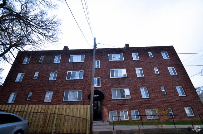Building Photo - 2936 Knox Pl SE