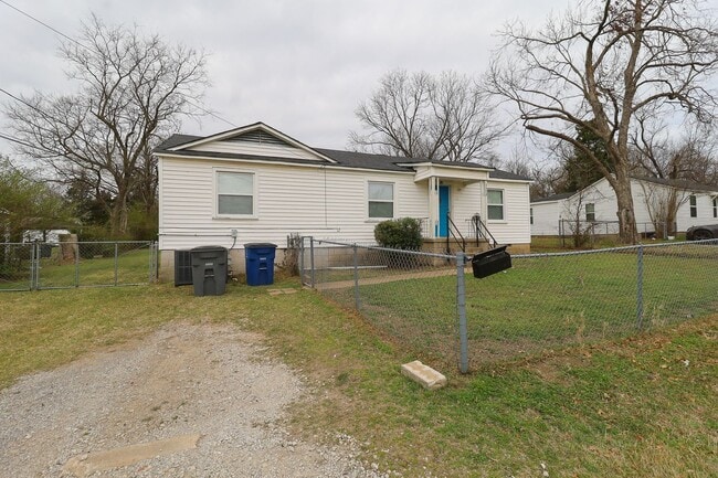 Building Photo - 3 Bed | 1 Bath | West Tulsa