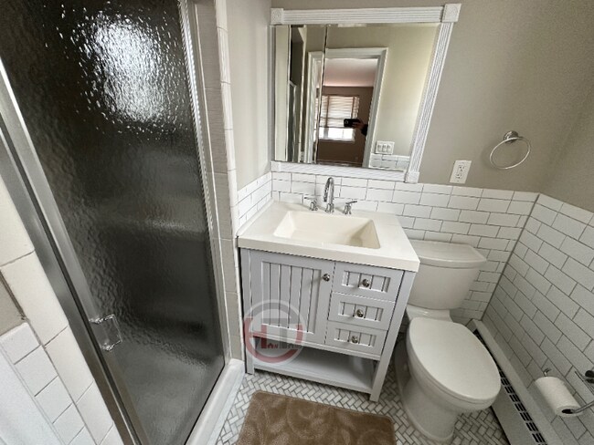 Foto del edificio - 2920 Waterbury Ave